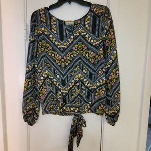 Floral flowy blouse.